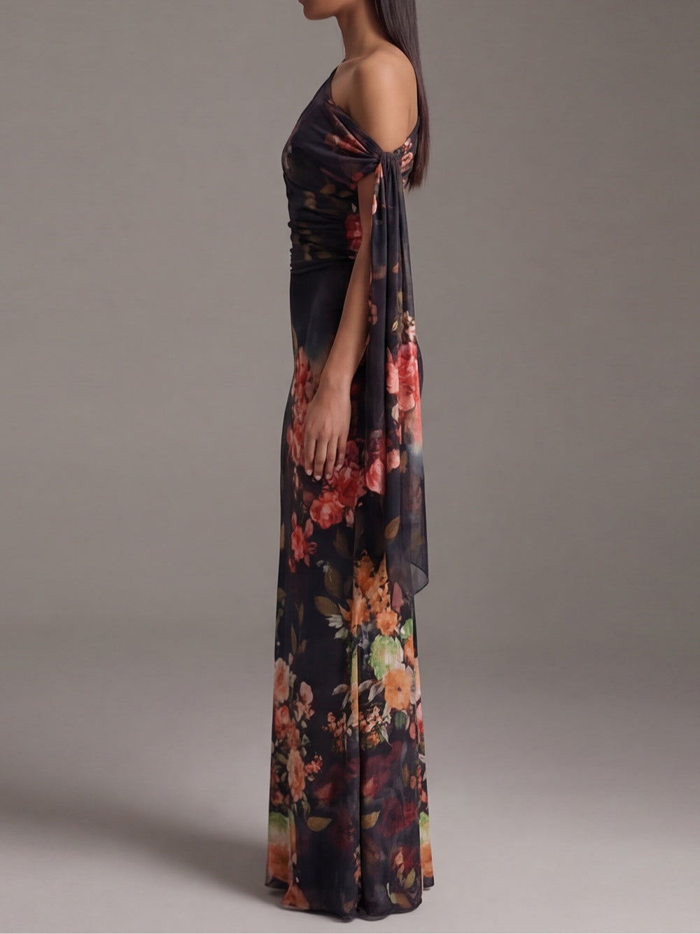 Vestido Maxi de Chifón Negro Plisado, Estampado y de Un Hombro