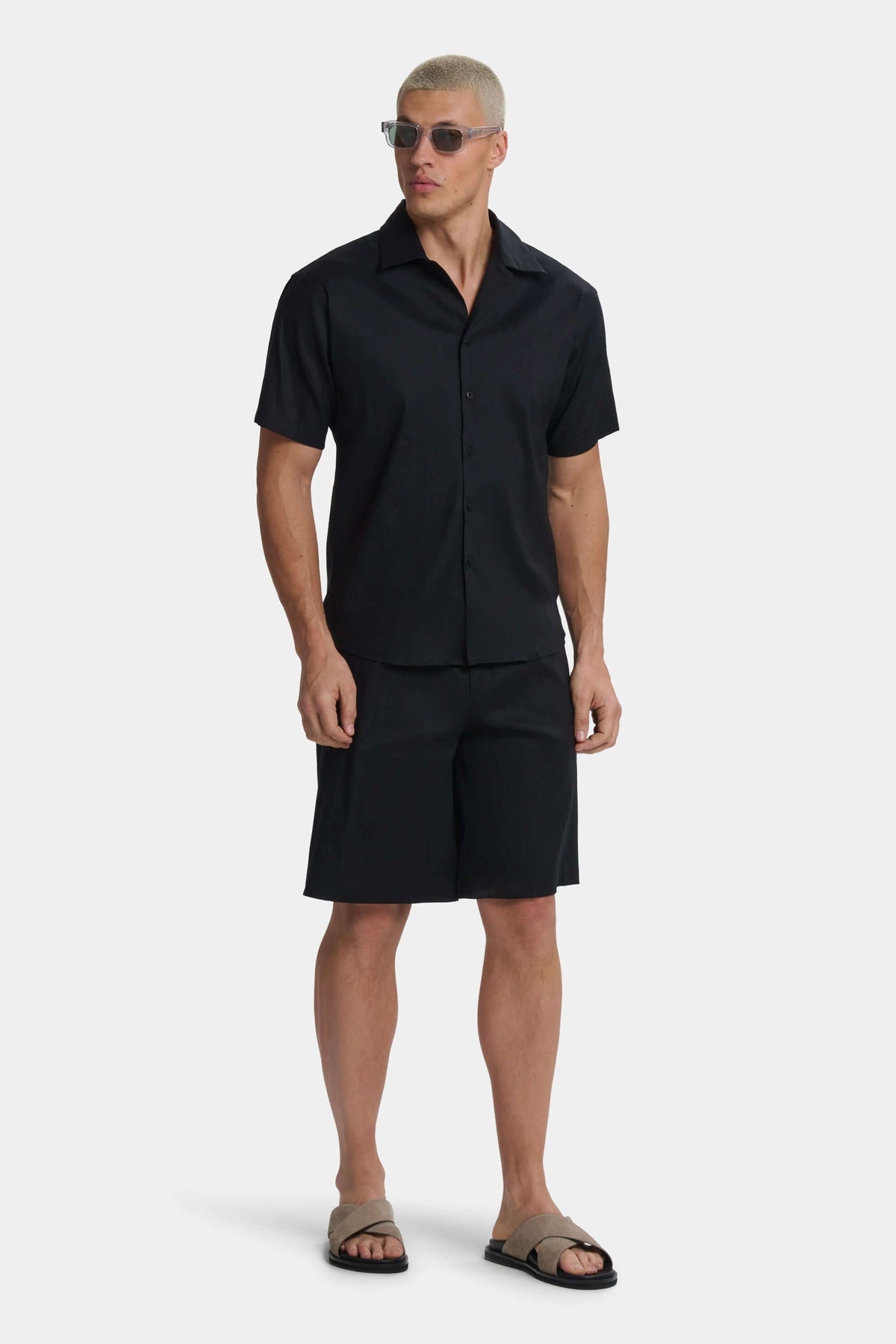 THE LINEN SHORTS (PANTALON DE LINO)