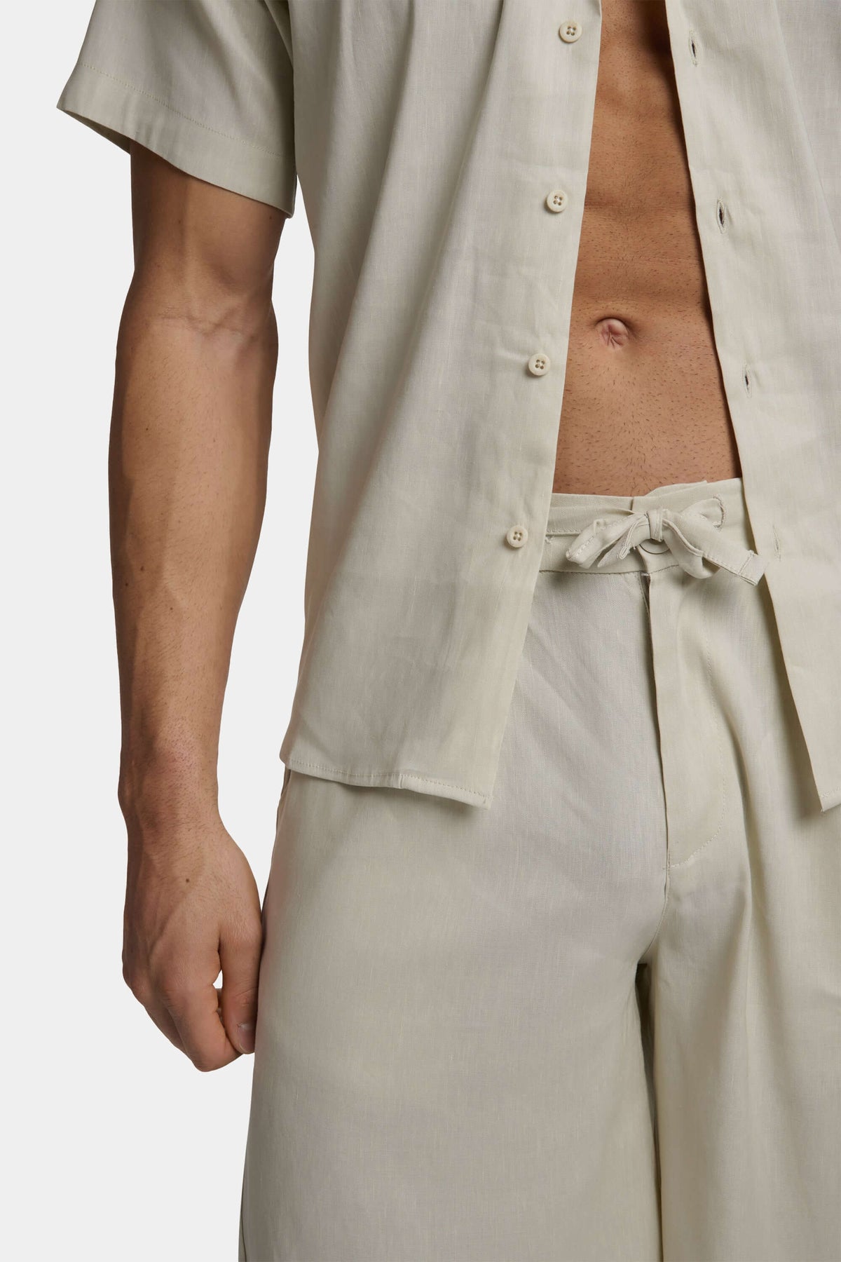 THE LINEN SHORTS (PANTALON DE LINO)