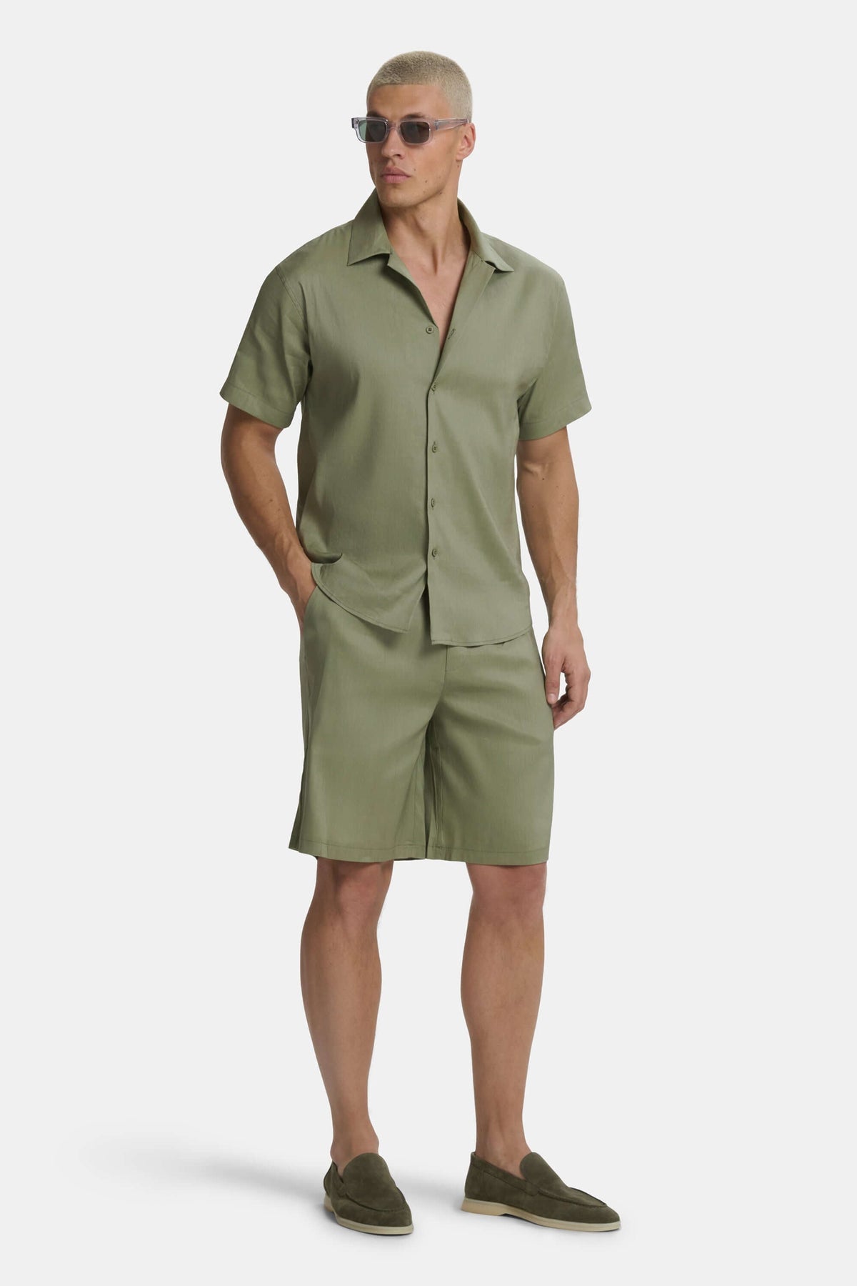 THE LINEN SHORTS (PANTALON DE LINO)