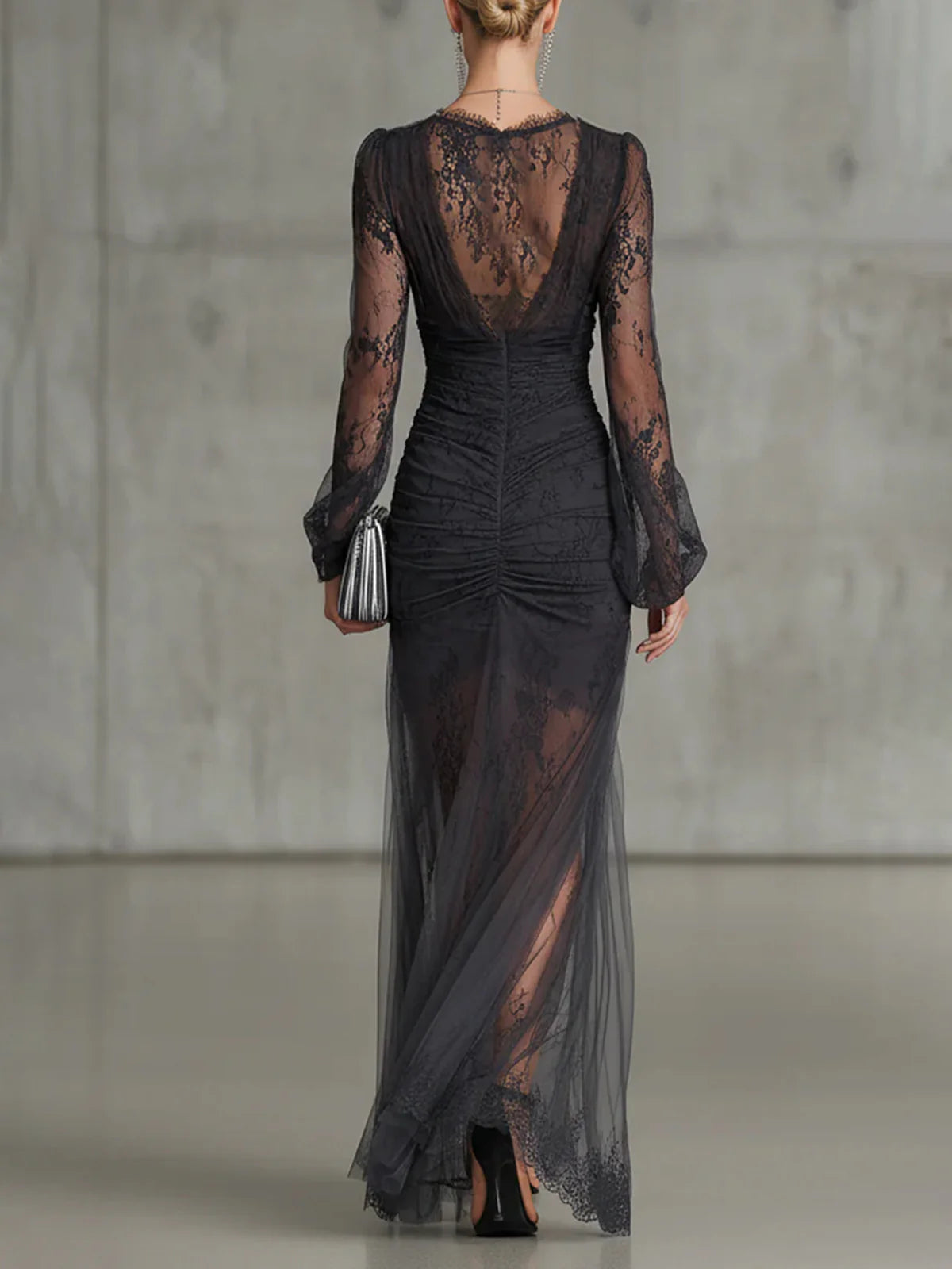 Vestido Maxi Gris Oscuro de Encaje Semitransparente, Fruncido, Manga Larga y Abertura