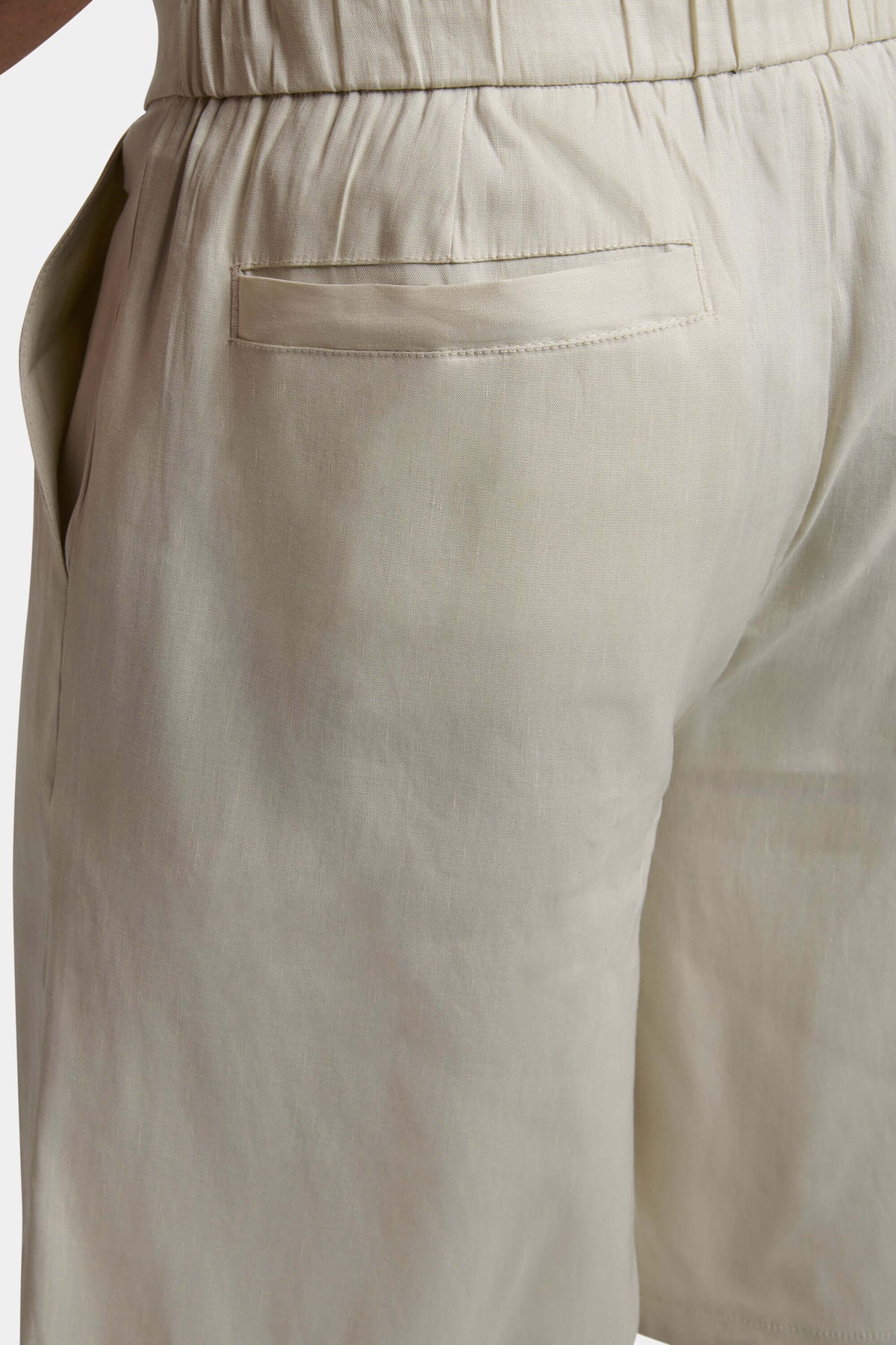 THE LINEN SHORTS (PANTALON DE LINO)
