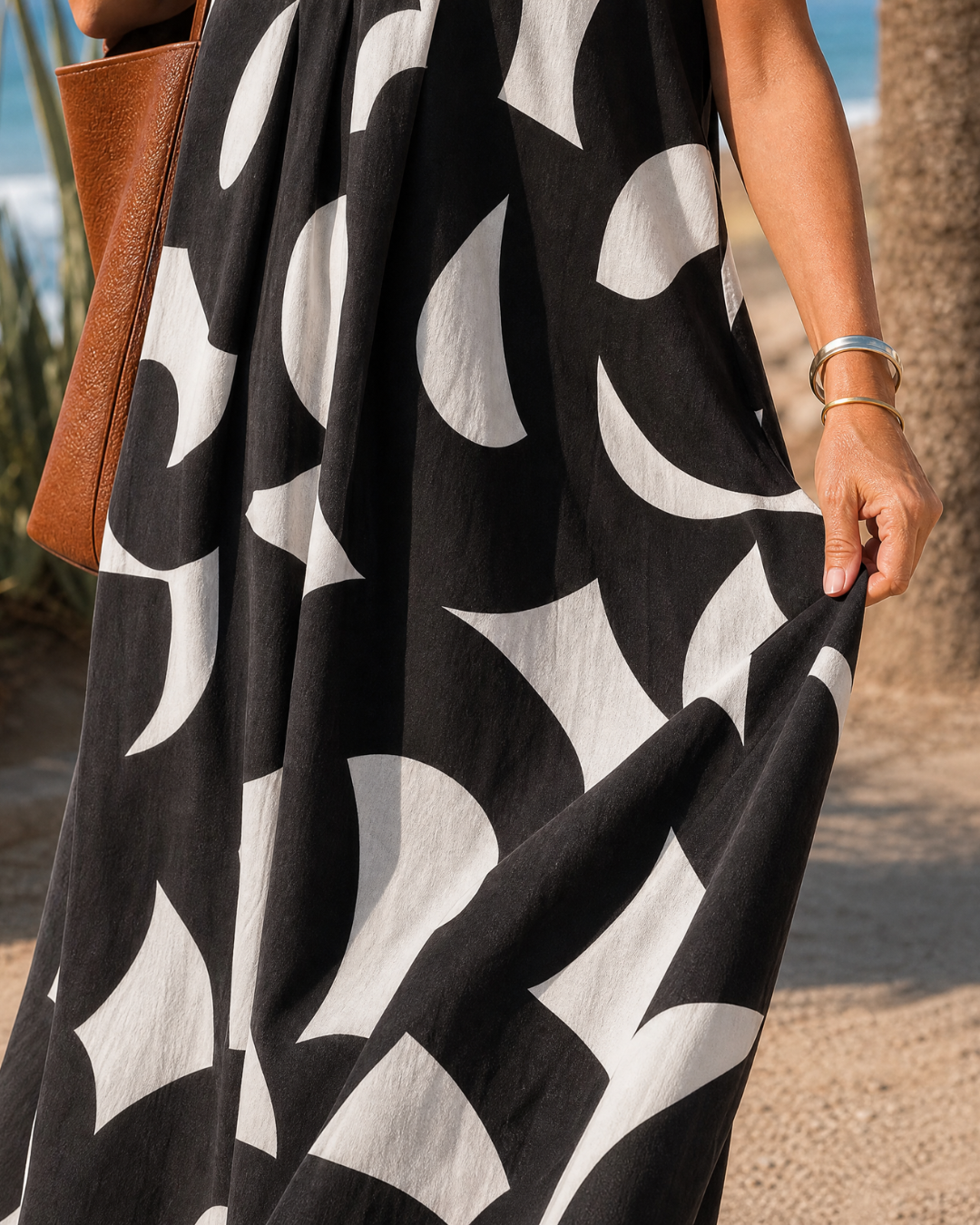 Verain | Vestido Midi Fluido con Estampado Abstracto y Cuello en V