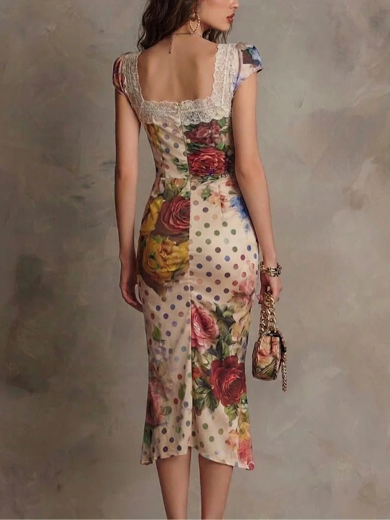 Vestido Midi Ceñido y Fruncido con Ribete de Encaje y Estampado Combinado