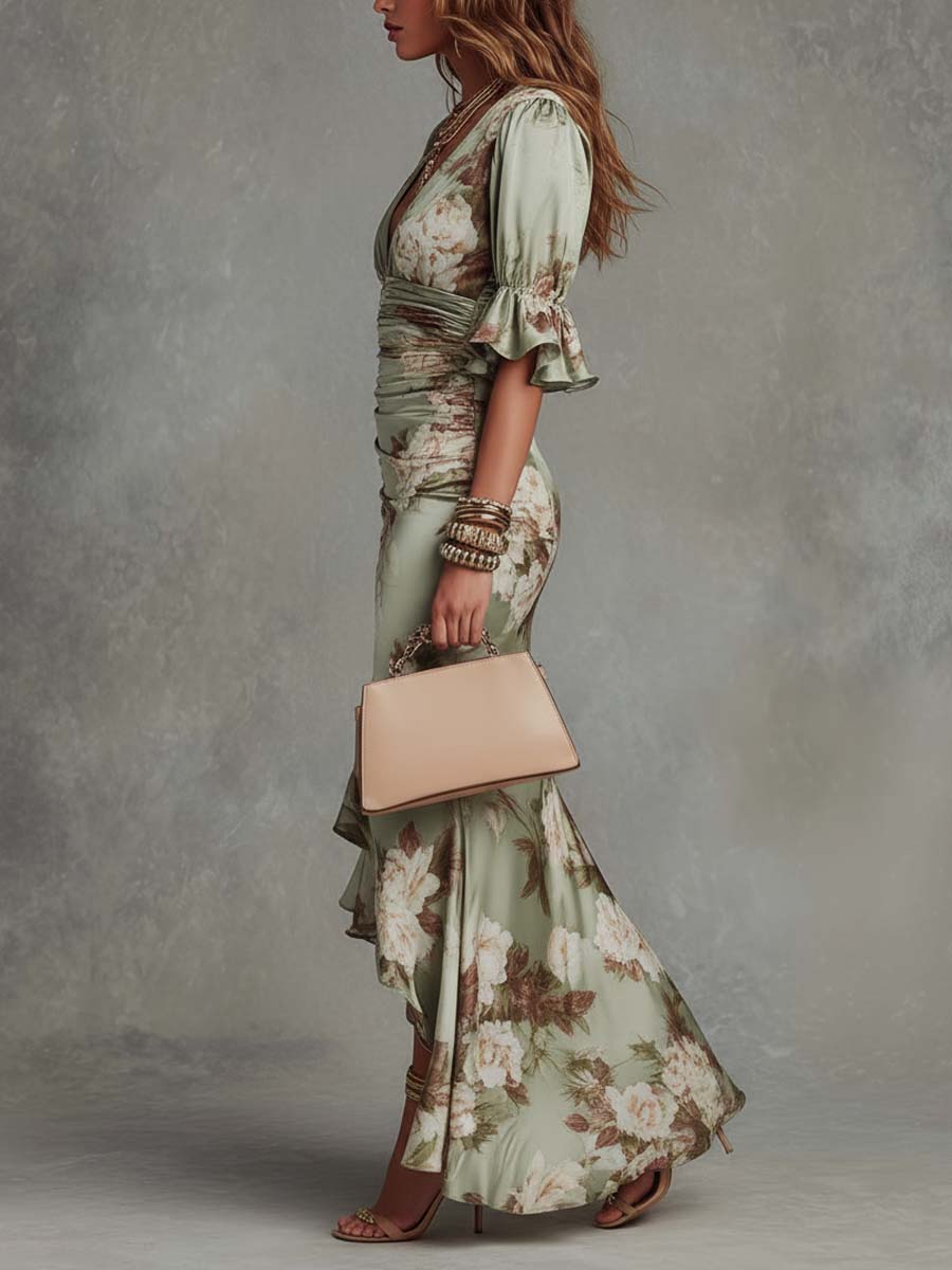 Vestido Maxi Verde Floral de Satén con Mangas Campana, Cuello en V y Corte Asimétrico