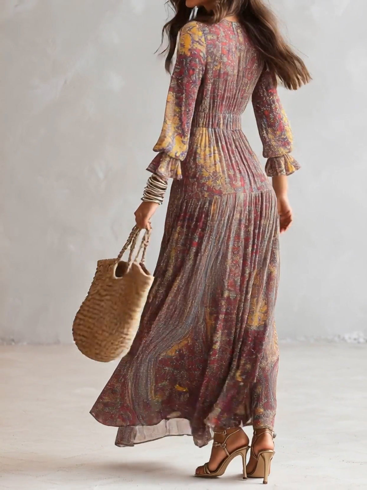 Vestido Maxi de Chifón Fruncido con Estampado de Cachemira y Cuello en V