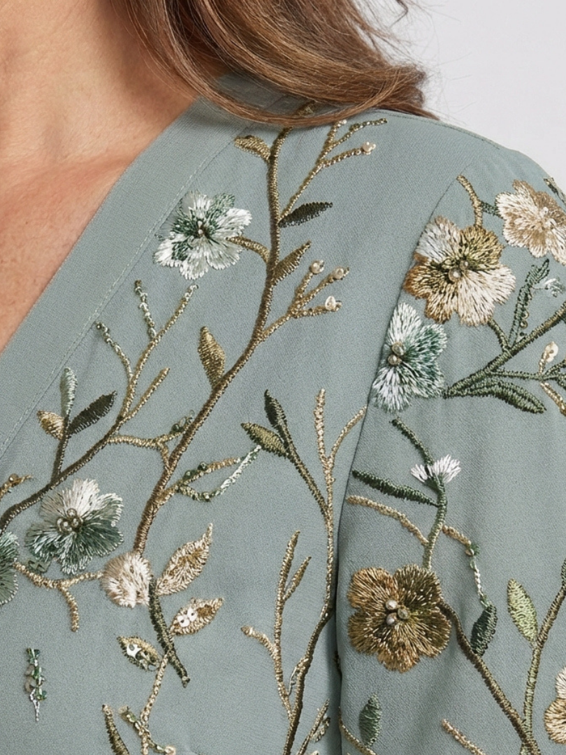 Evadne | Vestido Maxi Floral con Cuello en V y Manga Corta